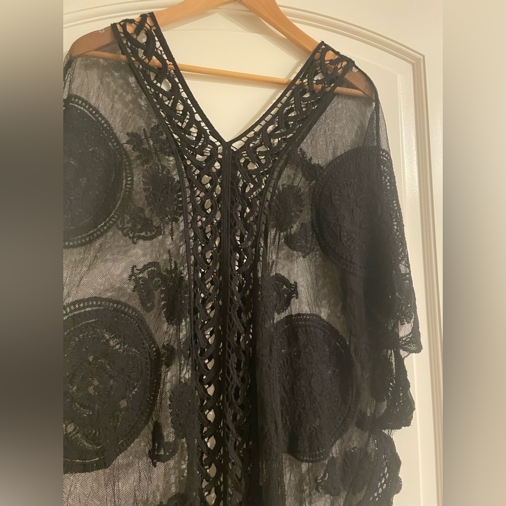 Vince Camuto Lace Cover-up Top - Picture 3 of 6